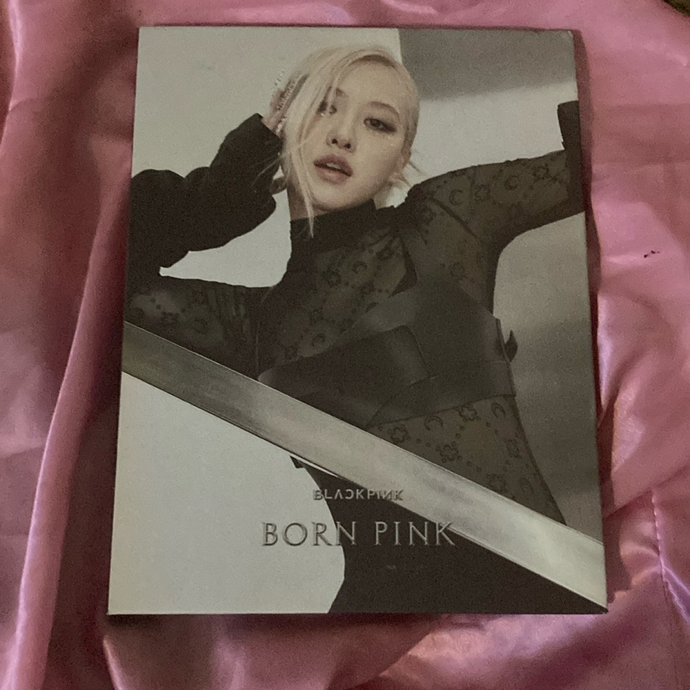 Black pink- pink venom album:Rose version